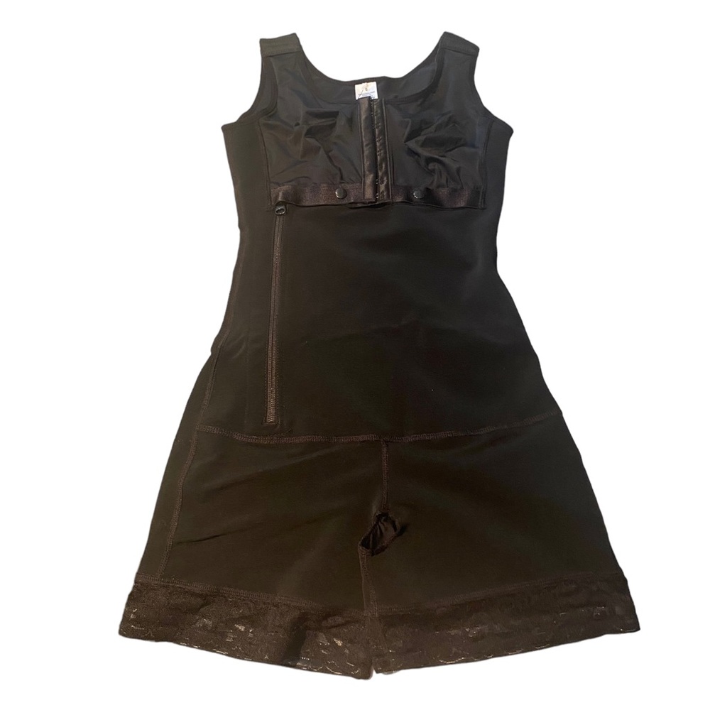 SCULPTING BODYSUIT MID THIGH W. OPEN GUSSET, NWOT, size Small $50